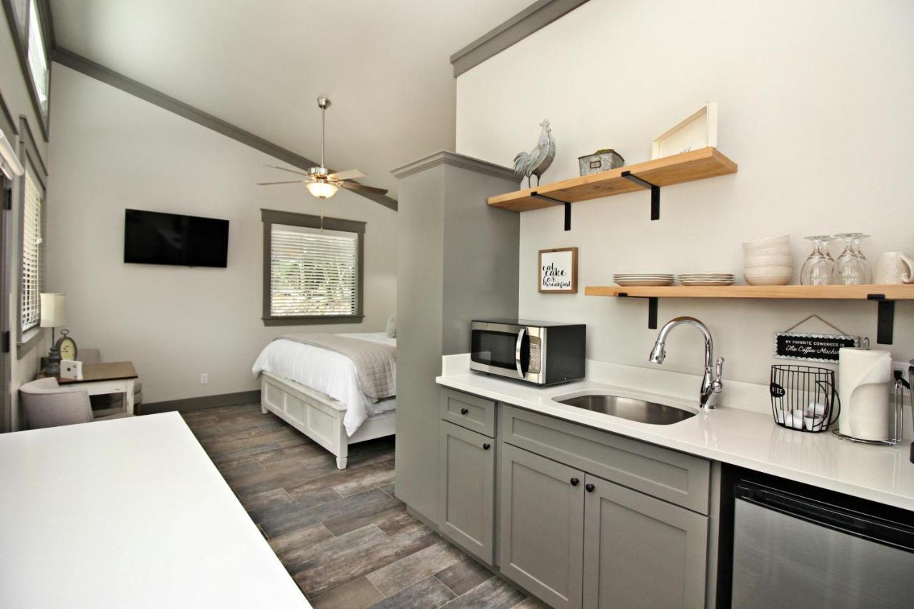 Green Acres Cottages - Dripping Springs Suite Уимбърли Екстериор снимка